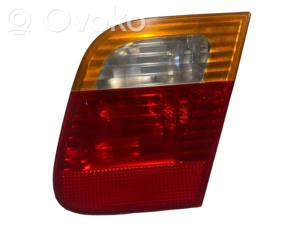 Aizmugurējais lukturis pārsegā