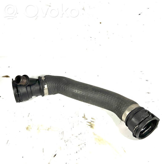 Caurulīte (-es) / šļūtene (-es)