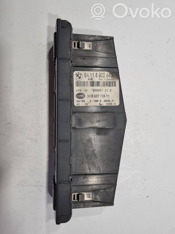 Air conditioning / climate control / interior heating control unit (in the passenger compartment)