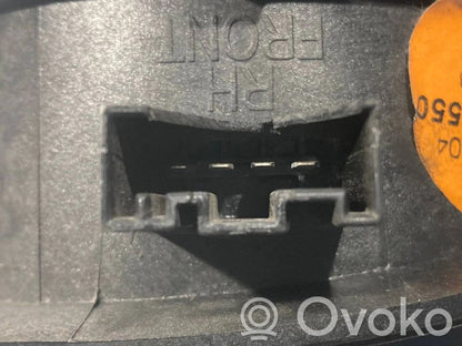 Skaļrunis (-i) priekšējās durvīs