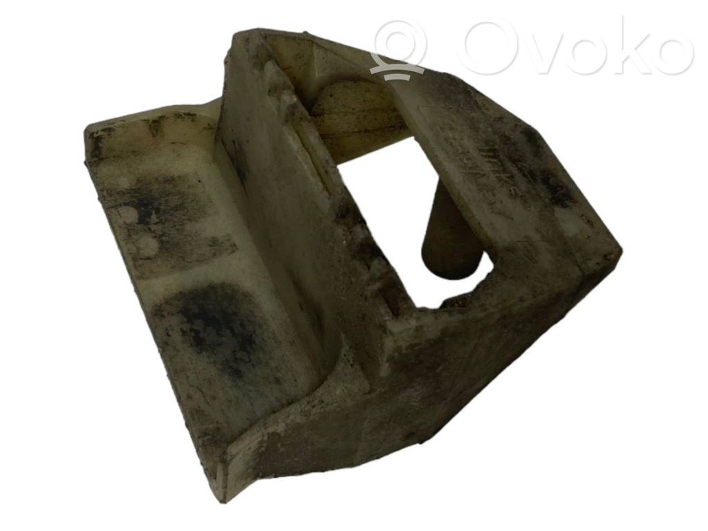 Radiator(s) holder/bracket