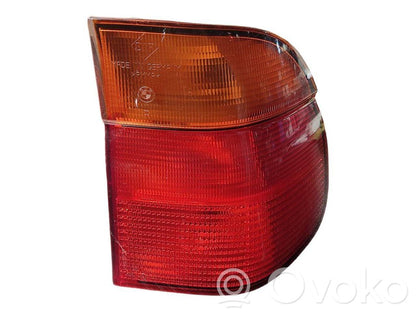 Задний фонарь в кузове
