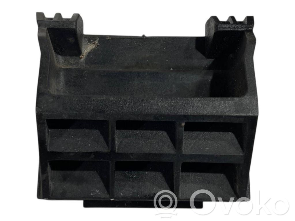 Radiatora (-u) turētājs / kronšteins