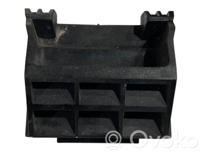 Radiatora (-u) turētājs / kronšteins