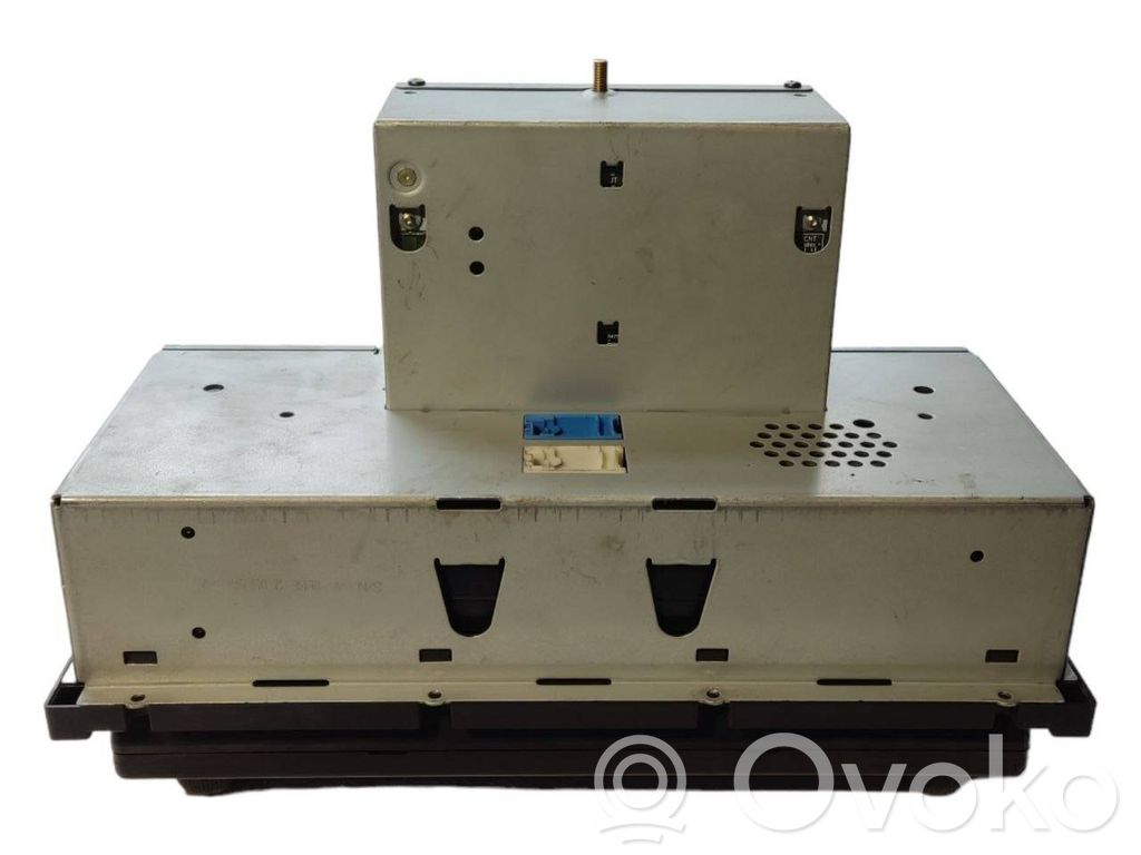 Radio / CD/DVD atskaņotājs / navigācija