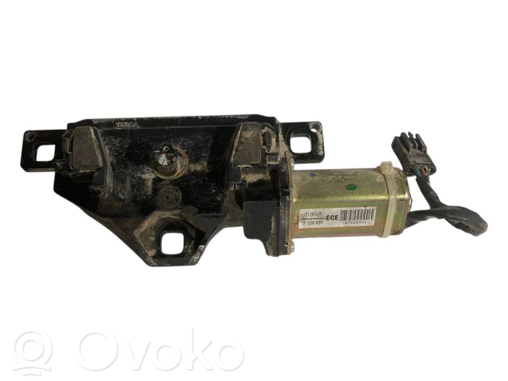 Aizmugurējā pārsega pievilcējs