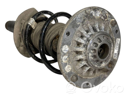 Priekšpusē amortizators ar atsperi