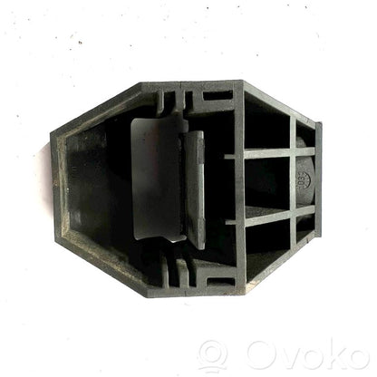 Radiator(s) holder/bracket