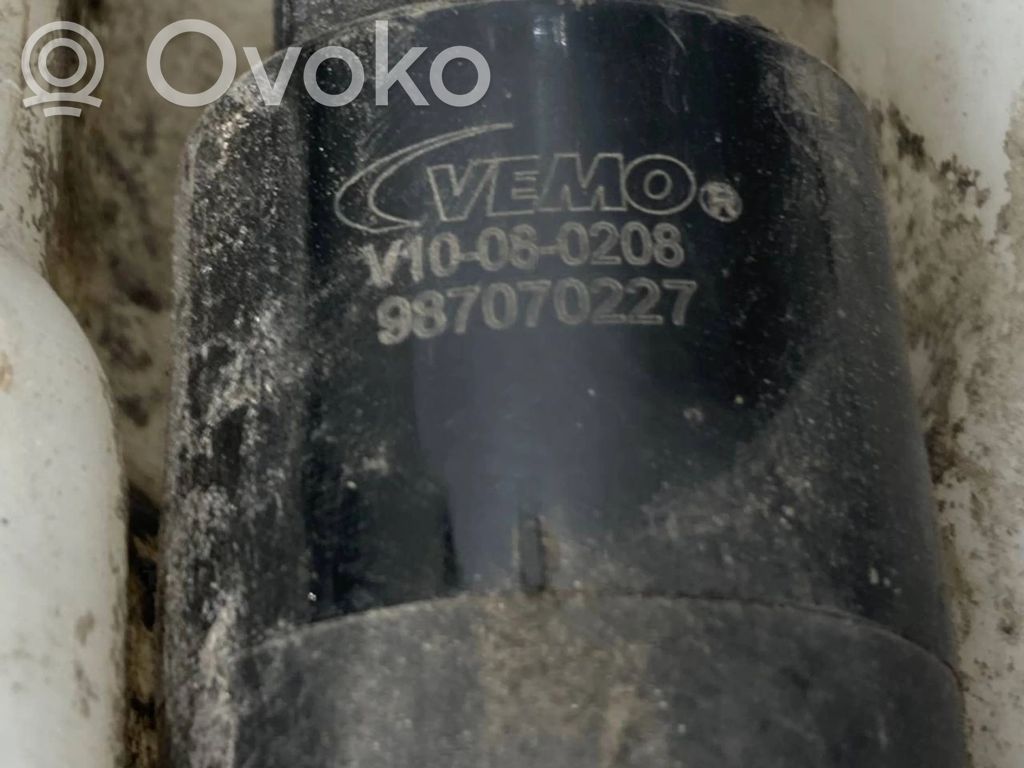 Window fluid tank