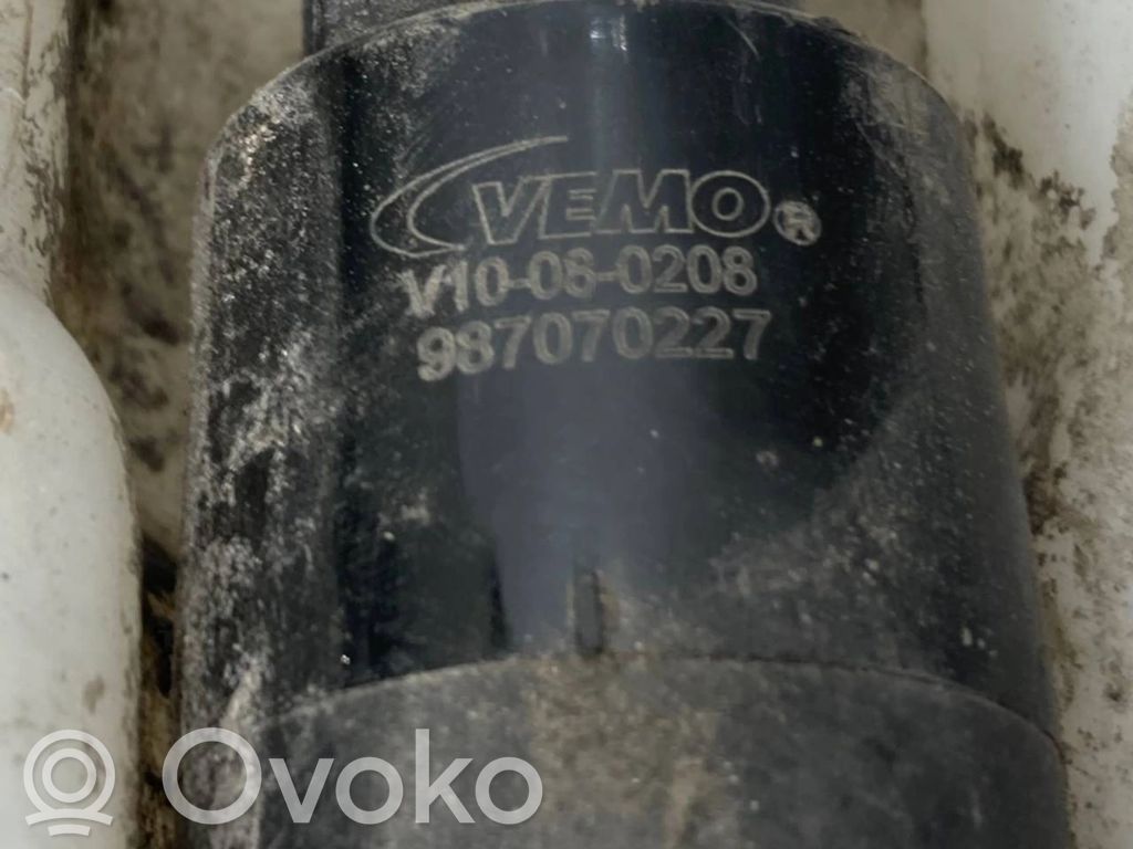 Бачок для жидкости для окон