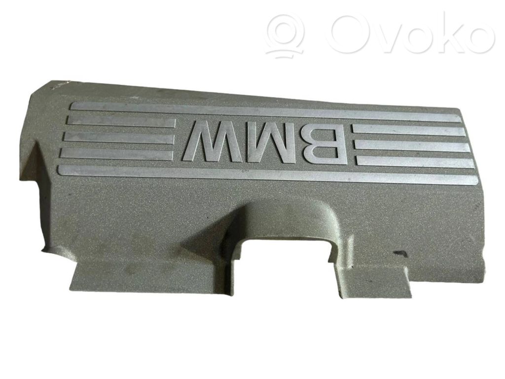 Dzinēja pārsegs (dekoratīva apdare)