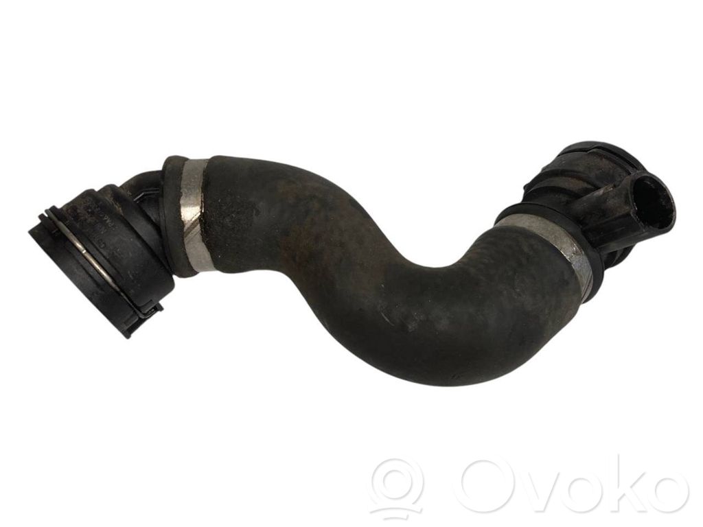 Caurulīte (-es) / šļūtene (-es)