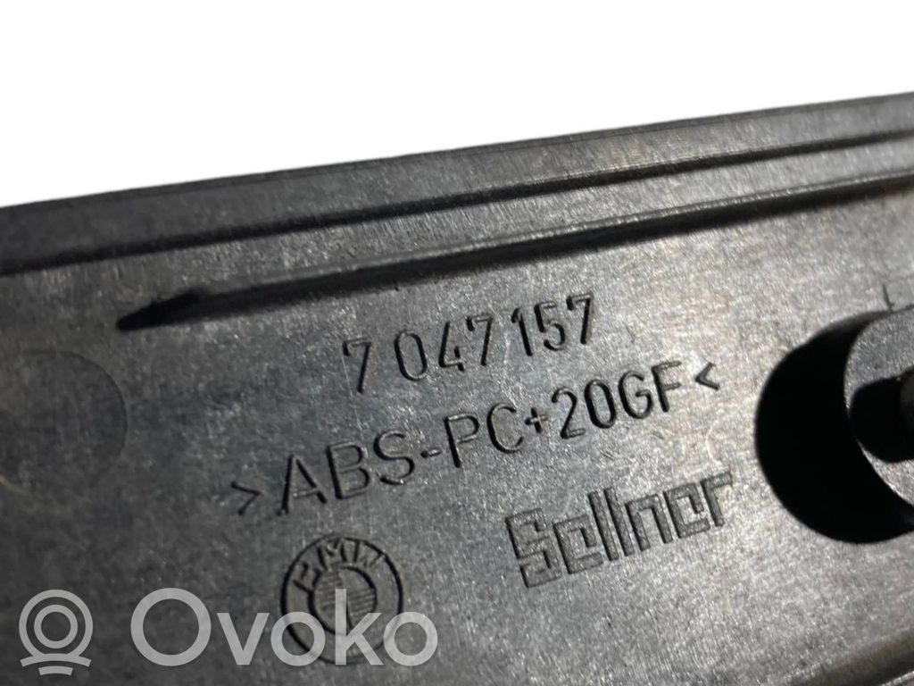 Cita veida priekšpusē durvju dekoratīvās apdares detaļa