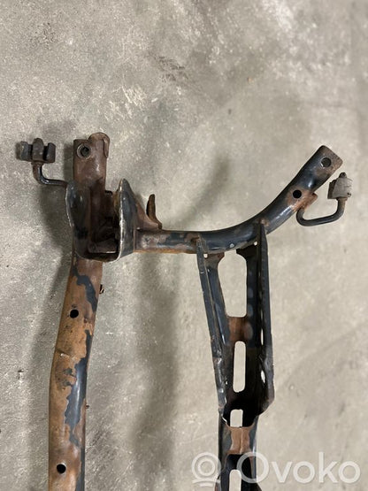 Pusrāmis aizmugurējais / priekšējais