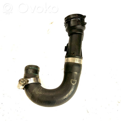 Caurulīte (-es) / šļūtene (-es)