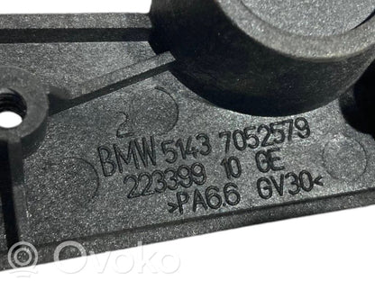 Dzinēja pārsega attaisīšanas rokturītis