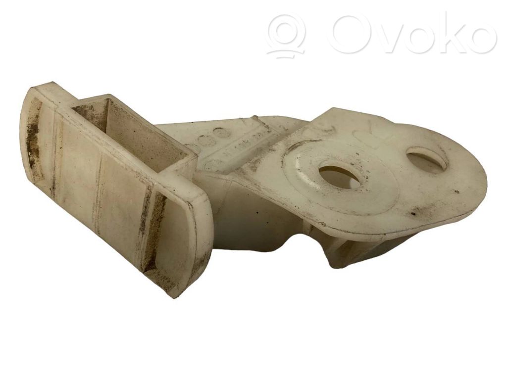 Priekšpusē bampera turētājs