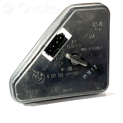 Aizmugures spuldzes vāka turētājs