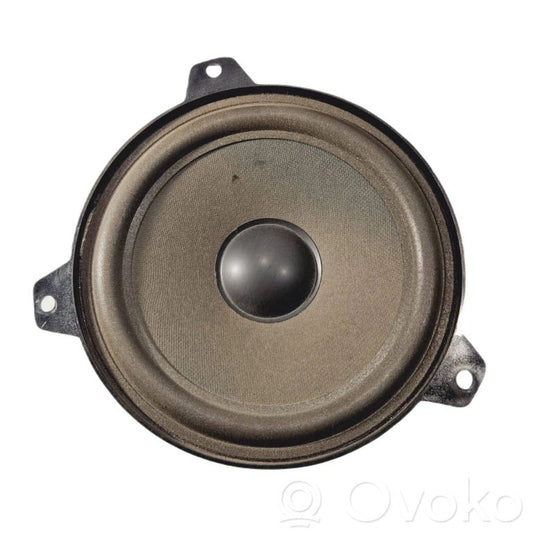 Skaļrunis (-i) pakaļējās durvīs