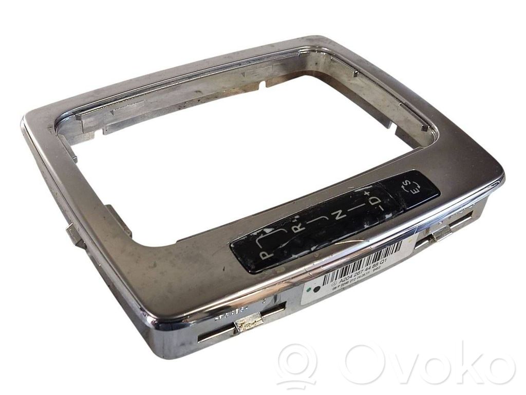 Ātrumu pārslēgšanas sviras dekoratīvā apdare (plastmasas)