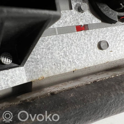 Aizmugurējais lukturis virsbūvē