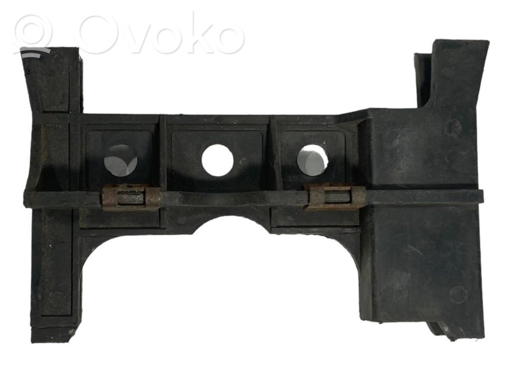 Rear bumper mounting bracket
