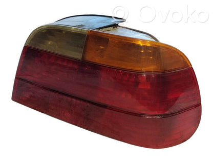 Aizmugurējais lukturis virsbūvē