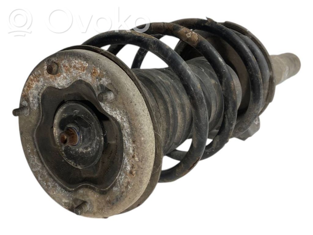 Priekšpusē amortizators ar atsperi