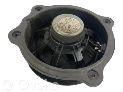 Skaļrunis (-i) priekšējās durvīs