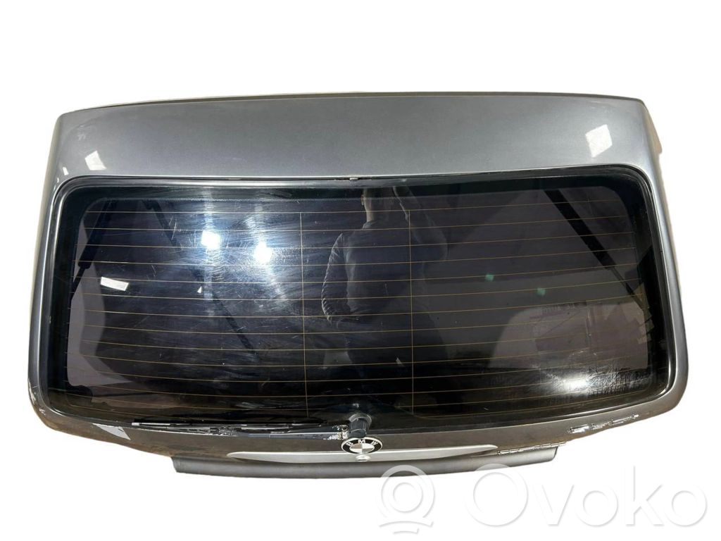 Задняя крышка (багажник)