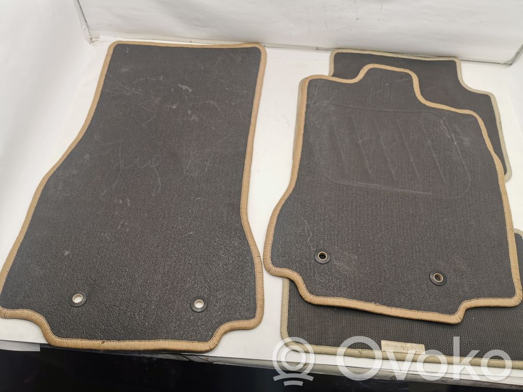 Automašīnu paklāju komplekts