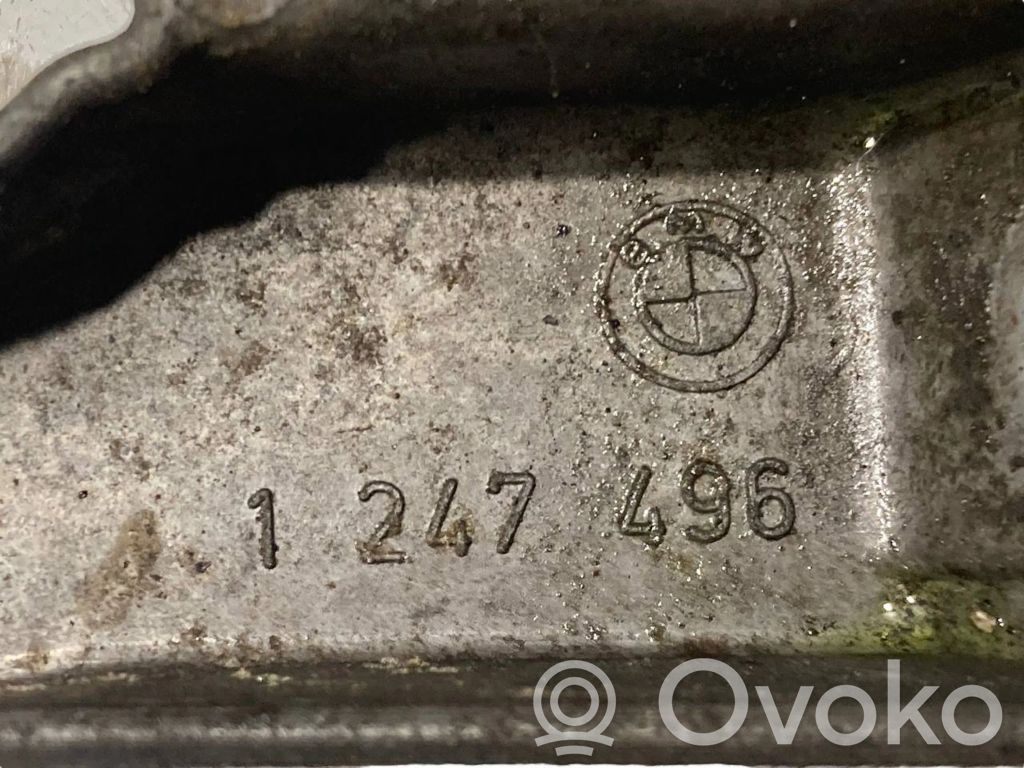 Engine mounting bracket