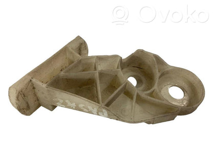 Priekšpusē bampera turētājs