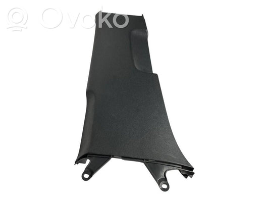 (B) statņa dekoratīvā apdare (apakšdaļa)