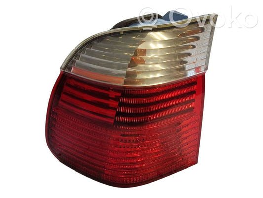 Задний фонарь в кузове