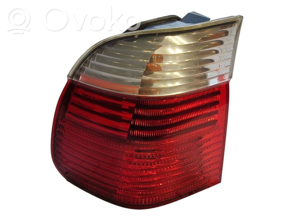 Aizmugurējais lukturis virsbūvē