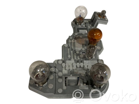 Держатель крышки заднего фонаря