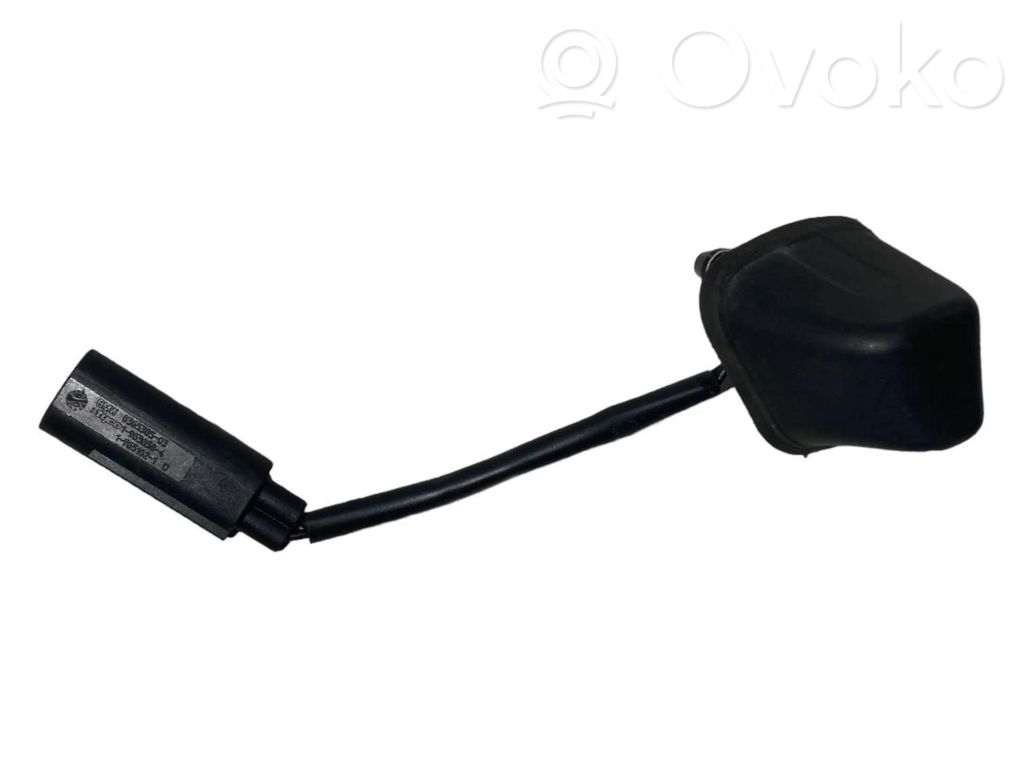 Mazgāšanas šķidruma smidzinātājs (-i) priekšējam logam