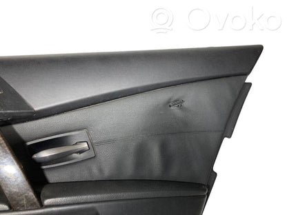 Apšuvums aizmugurējām durvīm