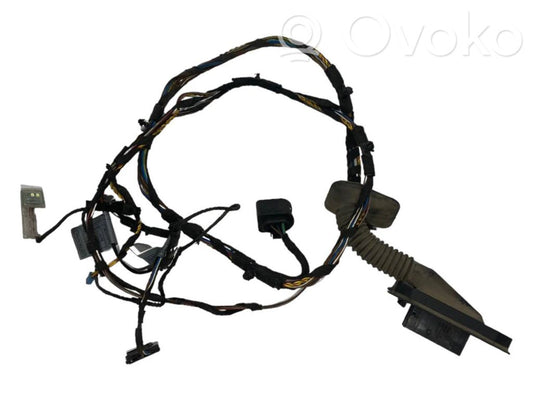 Aizmugurējo durvju vadu instalācija