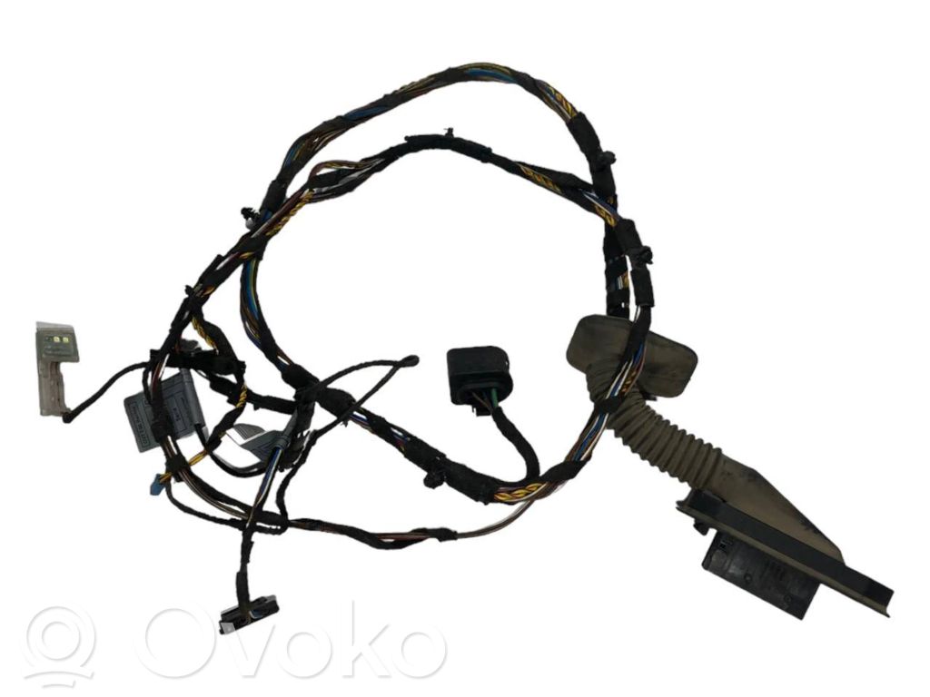 Aizmugurējo durvju vadu instalācija