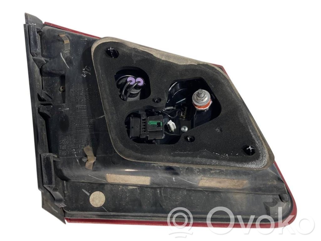 Aizmugurējais lukturis pārsegā