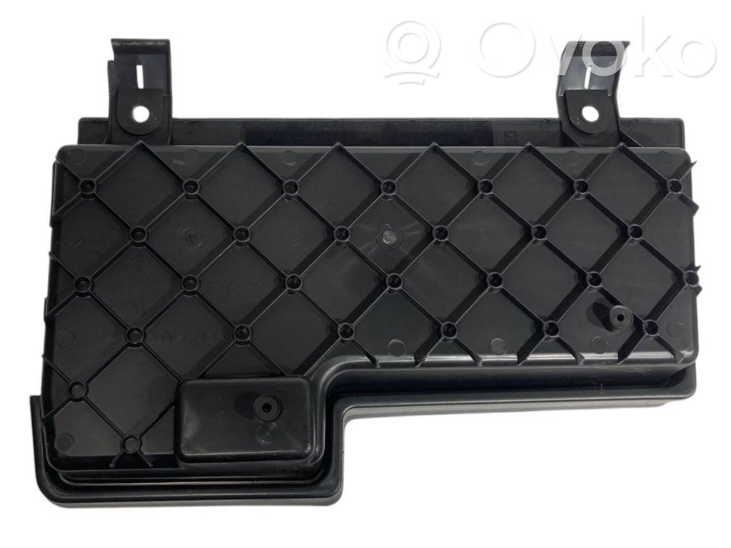 Bagāžnieka sānu apakšējās apdares panelis