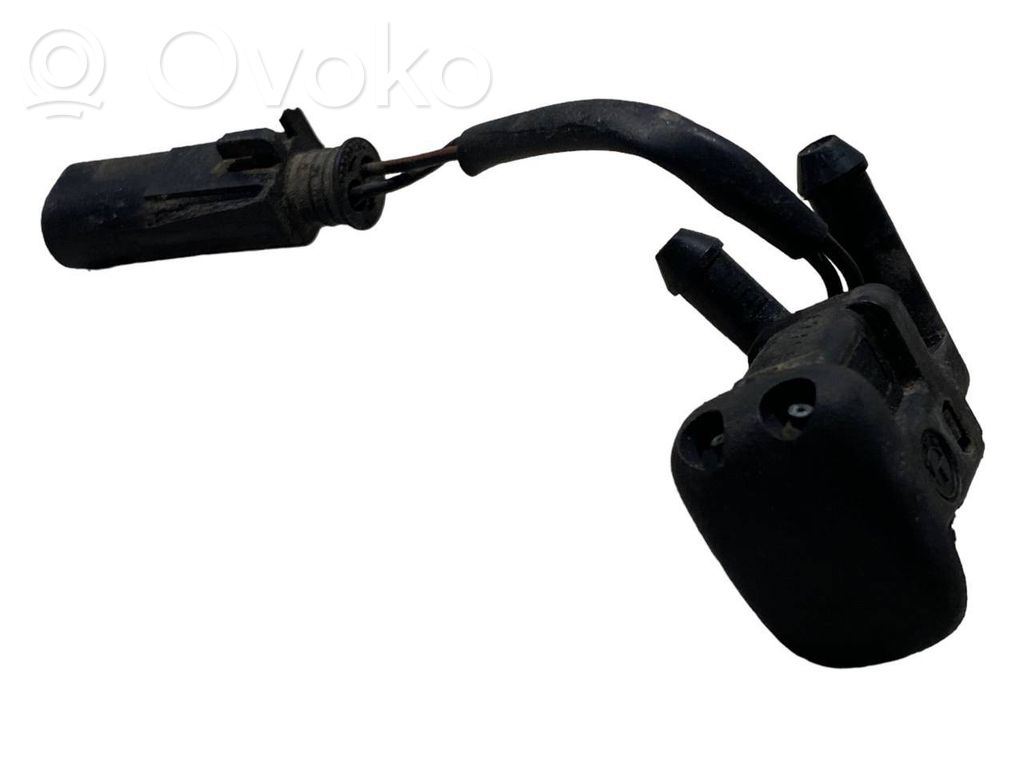 Mazgāšanas šķidruma smidzinātājs (-i) priekšējam logam