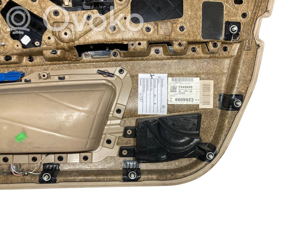 Priekšējo durvju apdare