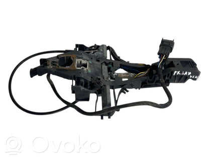 Priekšpusē turētājs / kronšteins ārējam atvēršanas rokturim