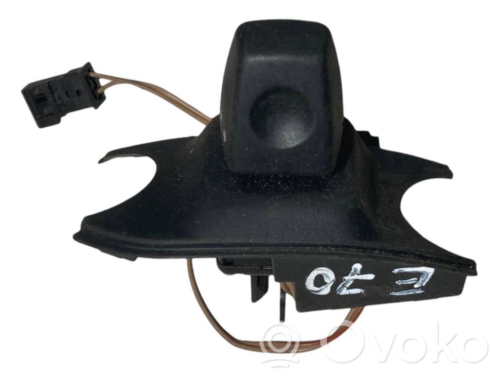 Stūres augstuma vadības slēdzis