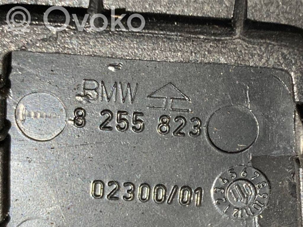 Bagāžnieka sānu apakšējās apdares panelis