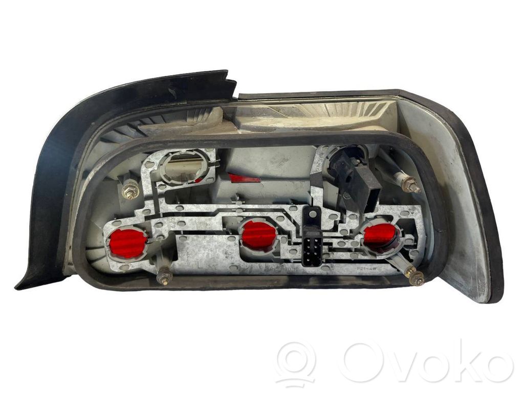 Aizmugurējais lukturis virsbūvē