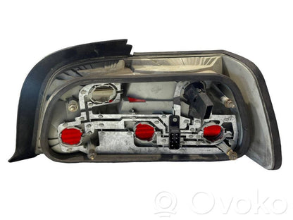 Aizmugurējais lukturis virsbūvē